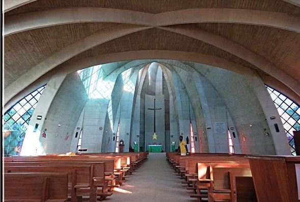 L'Église Epiphanie du Seigneur de Nianing: Une des plus belles d'Afrique