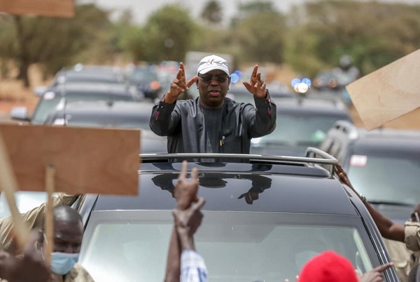 Tournée économique: Voici les images de l’arrivée de Macky Sall à Fatick Tournée économique: Voici les images de l’arrivée de Macky Sall à Fatick