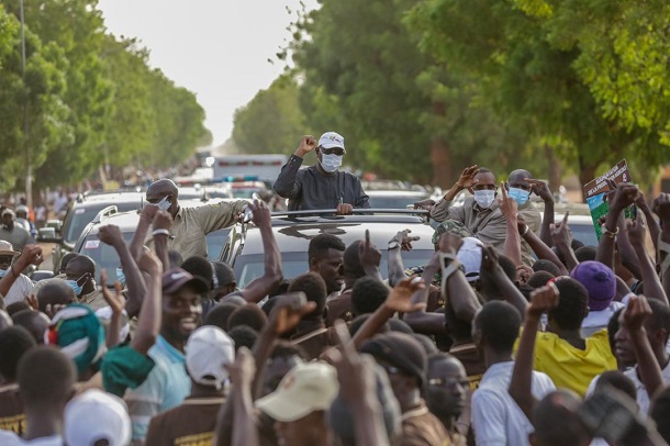 Arrivée à Kaffrine : une marée humaine à l’accueil du président Macky Sall Arrivée à Kaffrine : une marée humaine à l’accueil du président Macky Sall