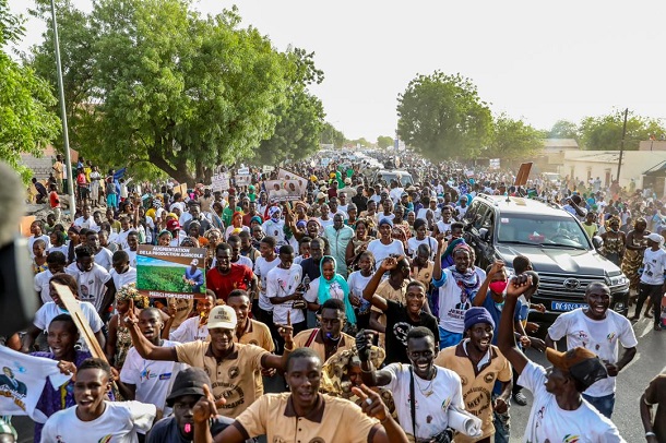 Arrivée à Kaffrine : une marée humaine à l’accueil du président Macky Sall