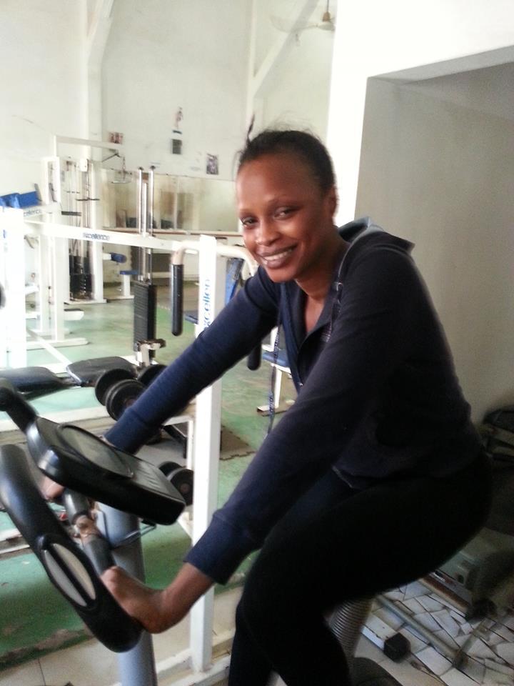 La danseuse Mbathio Ndiaye en pleine séance de fitness!
