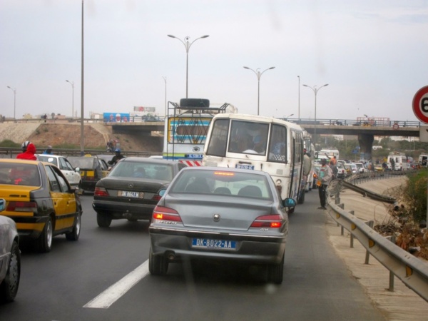 Lancement des travaux pour la réalisation d'auto-ponts aux carrefours de Thiaroye et Keur Massar