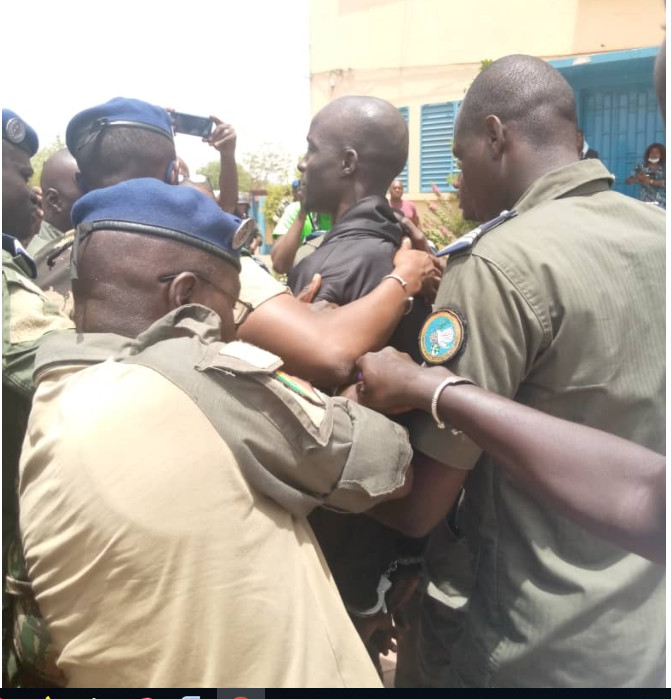 Voici quelques images de l'arrestation de Boy Djinné (Photos)