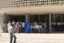 [Audio] Thiès : Des manifestants bloquent une réunion du conseil municipal