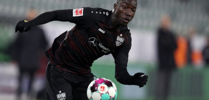 Foot: Wamangituka, l’attaquant congolais de Stuttgart jouait sous une fausse identité