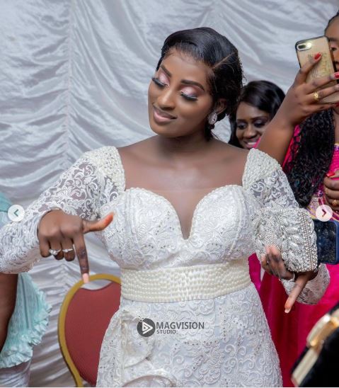Mariage de la vidéo-girl et actrice, Ina: Les images !