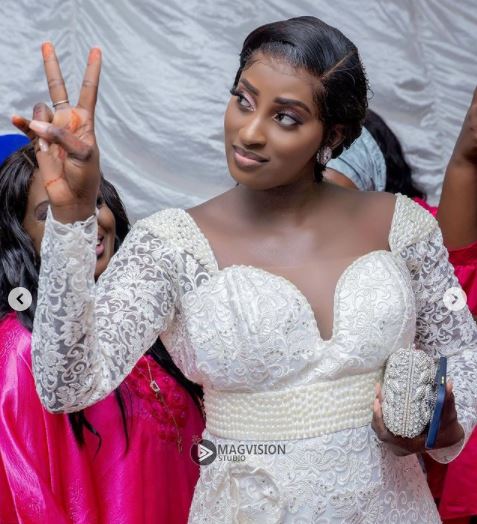 Mariage de la vidéo-girl et actrice, Ina: Les images !