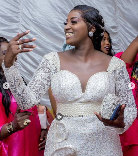 Mariage de la vidéo-girl et actrice, Ina: Les images !