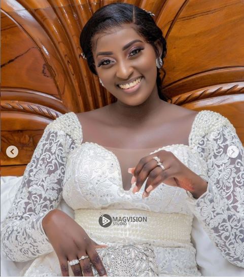 Mariage de la vidéo-girl et actrice, Ina: Les images !