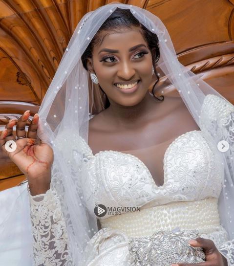 Mariage de la vidéo-girl et actrice, Ina: Les images !