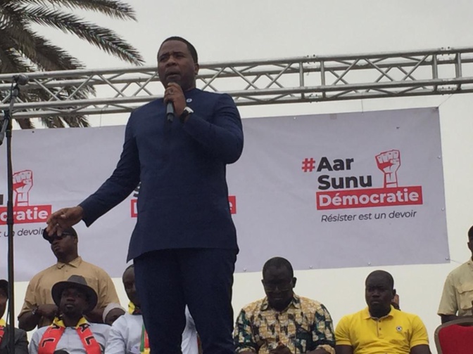 Place de la Nation: Macky Sall chargé par le M2D, Bougane Guèye freiné par Ousmane Sonko qui...