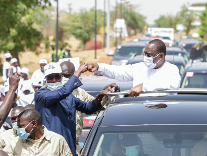 Tournée économique: L'arrivée de Macky Sall à Louga et Saint-Louis (images) Tournée économique: L'arrivée de Macky Sall à Louga et Saint-Louis (images)