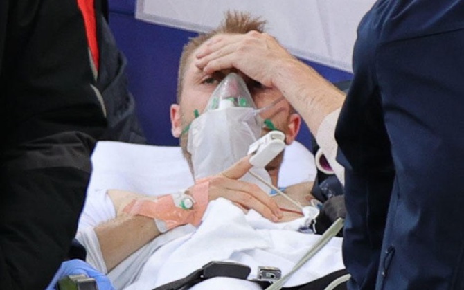 Frayeur à l'Euro: Christian Eriksen évacué dans un état "stable"