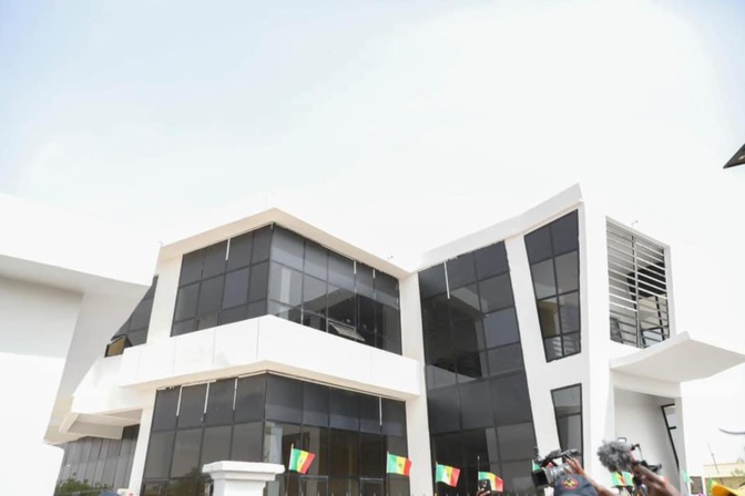 Espace numérique ouvert (ENO): Macky Sall a inauguré cette infrastructure de 800 millions F CFA Espace numérique ouvert (ENO): Macky Sall a inauguré cette infrastructure de 800 millions F CFA