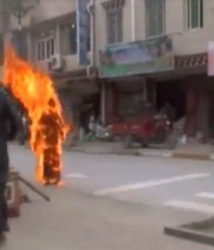 CHINE. Nouvelle immolation d’un moine tibétain