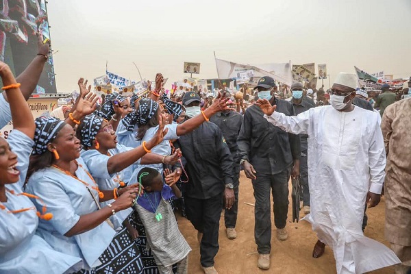 Actes d’une tournée économique : lancement officiel des travaux de 12 ponts du Daandé Mayo, inauguration du Lycée Hassan Sadio Diallo de Nguidjilone