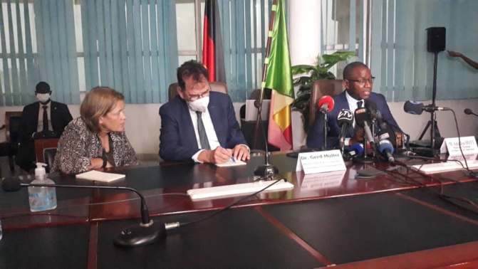 Production de vaccins anti covid: L’Allemagne offre 20 millions d’euros, non remboursable à l’Etat du Sénégal Production de vaccins anti covid: L’Allemagne offre 20 millions d’euros, non remboursable à l’Etat du Sénégal