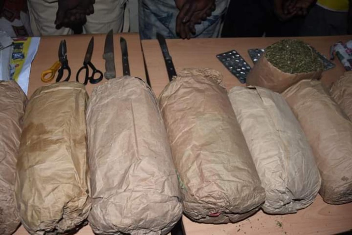 Opération de sécurisation à Keur Massar: 300 gendarmes sur le terrain, 150 individus interpellés dont... Opération de sécurisation à Keur Massar: 300 gendarmes sur le terrain, 150 individus interpellés dont...