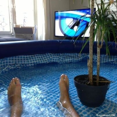 PHOTOS. Il installe une piscine dans son salon