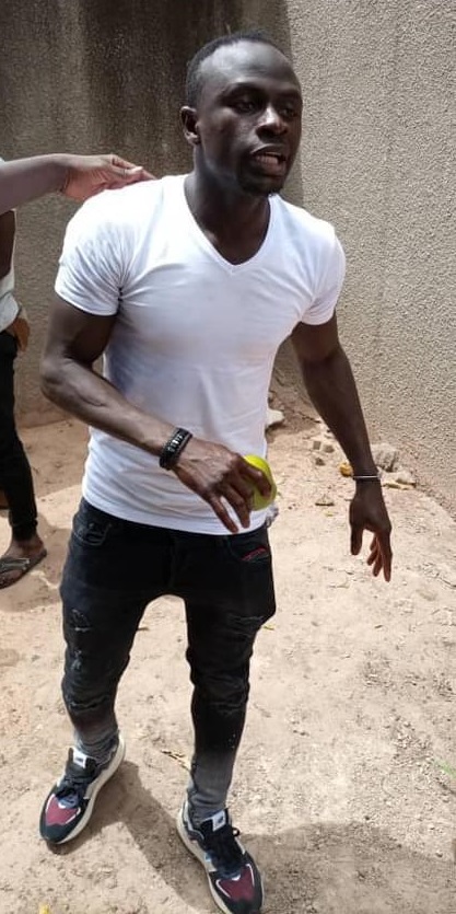 Faits et images insolites : l’histoire de la mangue de Sadio Mané ! Faits et images insolites : l’histoire de la mangue de Sadio Mané !