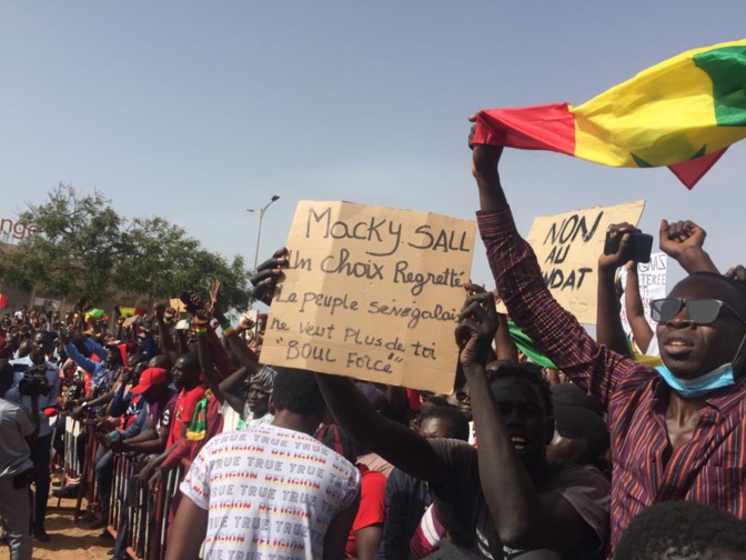 23 Juin 2021, manifestations croisées: Ci-gît le troisième mandat, même si Macky Sall n'a pas...