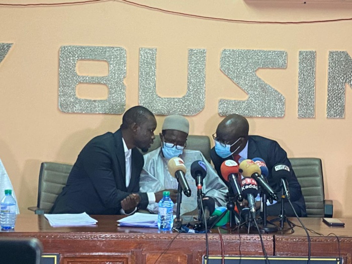 Conférence de presse de l'opposition parlementaire: Les premières images Conférence de presse de l'opposition parlementaire: Les premières images