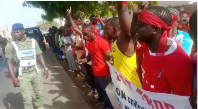 Thiès: L'APR "authentique" attend Macky Sall avec des brassards rouges et descend le Rewmi