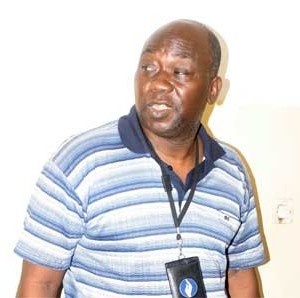 Venu à l’aéroport accueillir ses enfants, le commissaire Keita éclipse le Takeifa et leur vole la vedette