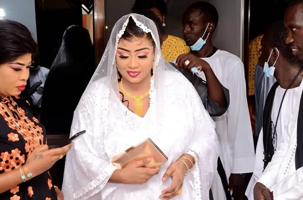 Baptême de l'enfant de la ravissante Sokhna Ndiaya Kara Mbacké: Le bébé porte le nom de Serigne Mountakha Baptême de l'enfant de la ravissante Sokhna Ndiaya Kara Mbacké: Le bébé porte le nom de Serigne Mountakha