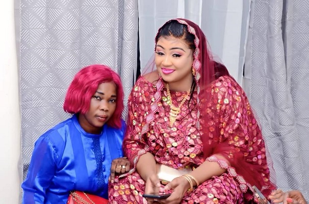 Baptême de l'enfant de la ravissante Sokhna Ndiaya Kara Mbacké: Le bébé porte le nom de Serigne Mountakha Baptême de l'enfant de la ravissante Sokhna Ndiaya Kara Mbacké: Le bébé porte le nom de Serigne Mountakha