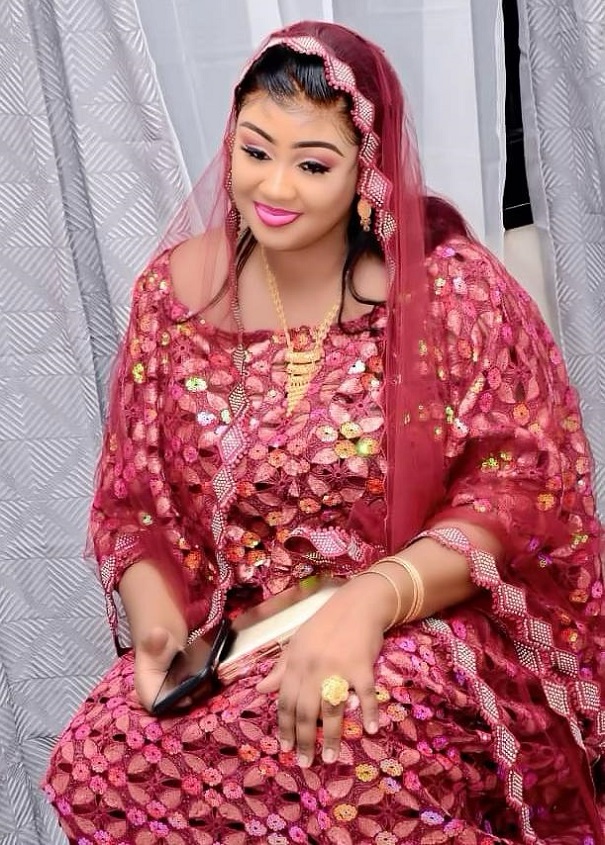 Baptême de l'enfant de la ravissante Sokhna Ndiaya Kara Mbacké: Le bébé porte le nom de Serigne Mountakha Baptême de l'enfant de la ravissante Sokhna Ndiaya Kara Mbacké: Le bébé porte le nom de Serigne Mountakha