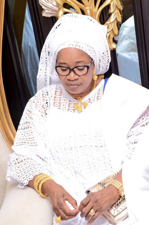 Baptême de l'enfant de la ravissante Sokhna Ndiaya Kara Mbacké: Le bébé porte le nom de Serigne Mountakha Baptême de l'enfant de la ravissante Sokhna Ndiaya Kara Mbacké: Le bébé porte le nom de Serigne Mountakha