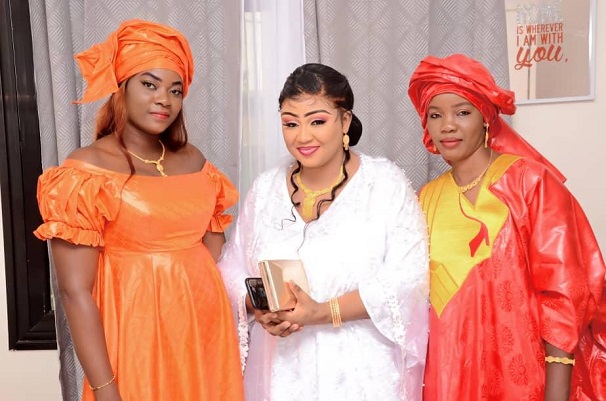 Baptême de l'enfant de la ravissante Sokhna Ndiaya Kara Mbacké: Le bébé porte le nom de Serigne Mountakha Baptême de l'enfant de la ravissante Sokhna Ndiaya Kara Mbacké: Le bébé porte le nom de Serigne Mountakha