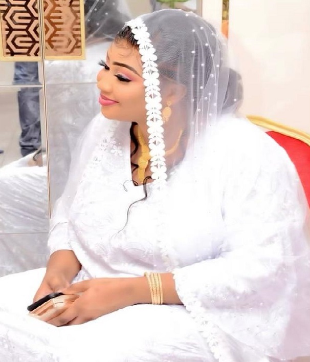 Baptême de l'enfant de la ravissante Sokhna Ndiaya Kara Mbacké: Le bébé porte le nom de Serigne Mountakha Baptême de l'enfant de la ravissante Sokhna Ndiaya Kara Mbacké: Le bébé porte le nom de Serigne Mountakha