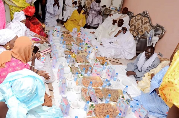 Baptême de l'enfant de la ravissante Sokhna Ndiaya Kara Mbacké: Le bébé porte le nom de Serigne Mountakha Baptême de l'enfant de la ravissante Sokhna Ndiaya Kara Mbacké: Le bébé porte le nom de Serigne Mountakha