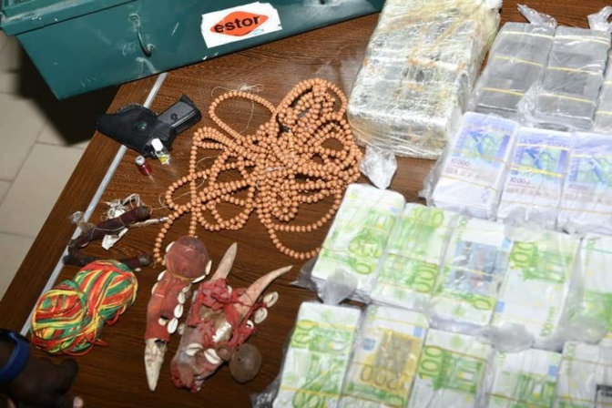 Keur Massar / L'incroyable arsenal des faussaires: Revolvers, "gris-gris", 479 millions en faux...