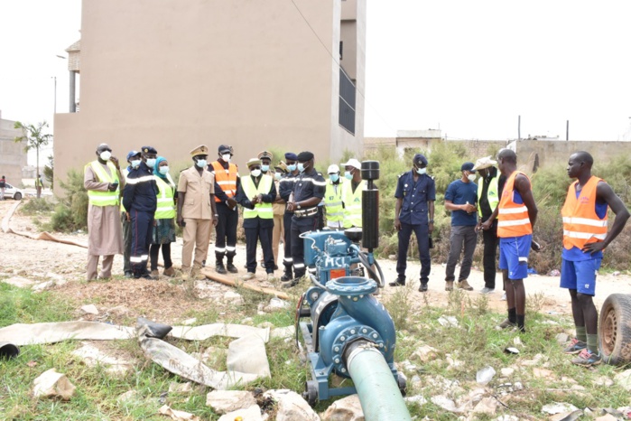 Lutte contre les inondations : L’État déploie de gros moyens à Keur Massar. Lutte contre les inondations : L’État déploie de gros moyens à Keur Massar.