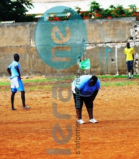 [Photos] Match de foot entre comédiens: Tony corrige Tann Bombé