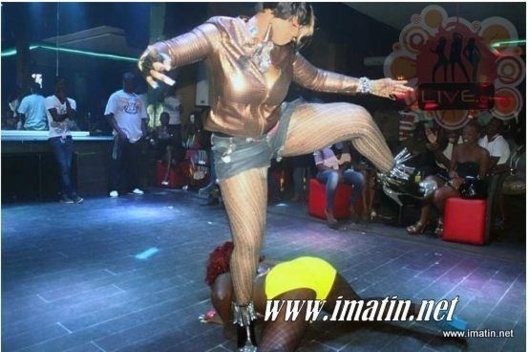 (6)Photos: Maty Dollar la danseuse ivoirienne invente « Enlever caleçon » et fait pire que Mbathio Ndiaye ou Ndèye Guèye… Regardez