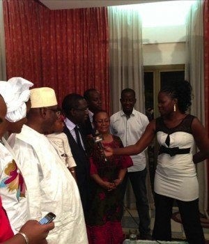 [Vidéo & Photos] Présidentielle au Mali : Soumaïla Cissé rend visite à IBK, reconnait sa défaite et félicite son rival . Les deux familles étaient présentes