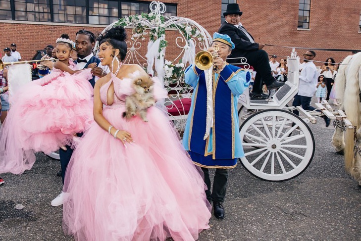 Anniversaire XXL: Cardi B et Offset célèbrent les 3 ans de kulture et lui offrent un cadeau à 250 000 dollars Anniversaire XXL: Cardi B et Offset célèbrent les 3 ans de kulture et lui offrent un cadeau à 250 000 dollars