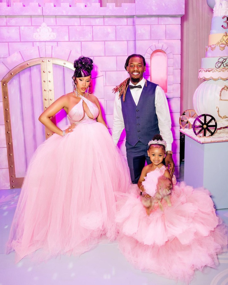 Anniversaire XXL: Cardi B et Offset célèbrent les 3 ans de kulture et lui offrent un cadeau à 250 000 dollars Anniversaire XXL: Cardi B et Offset célèbrent les 3 ans de kulture et lui offrent un cadeau à 250 000 dollars