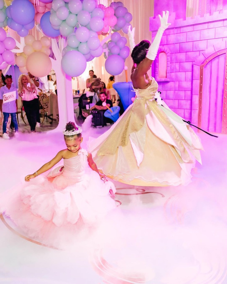 Anniversaire XXL: Cardi B et Offset célèbrent les 3 ans de kulture et lui offrent un cadeau à 250 000 dollars Anniversaire XXL: Cardi B et Offset célèbrent les 3 ans de kulture et lui offrent un cadeau à 250 000 dollars