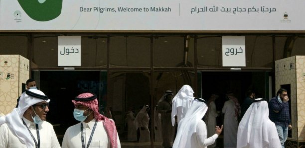 Tous les pèlerins viennent d'Arabie saoudite et ont été vaccinés contre le Covid-19. Les contrôles sont fréquents et les contrevenants s'exposent à de lourdes amendes