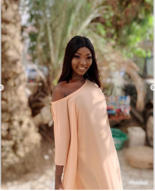 L'actrice Amy de la série Adja, très élégante en tunique (Photos) L'actrice Amy de la série Adja, très élégante en tunique (Photos)