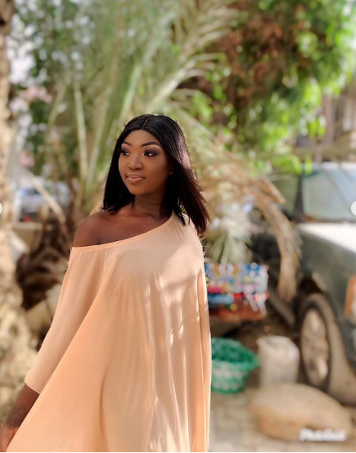 L'actrice Amy de la série Adja, très élégante en tunique (Photos) L'actrice Amy de la série Adja, très élégante en tunique (Photos)