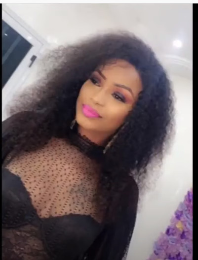 Dans une tenue ultra sexy,  Mbathio Ndiaye dévoile son tatouage (Photos)