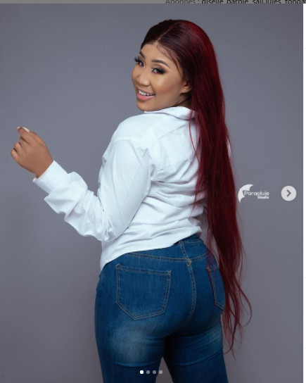 L'actrice Alima se dévoile tout en formes et en rondeurs dans un joli jean (Photos) L'actrice Alima se dévoile tout en formes et en rondeurs dans un joli jean (Photos)