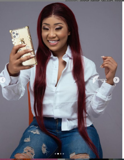 L'actrice Alima se dévoile tout en formes et en rondeurs dans un joli jean (Photos) L'actrice Alima se dévoile tout en formes et en rondeurs dans un joli jean (Photos)