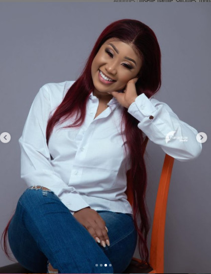 L'actrice Alima se dévoile tout en formes et en rondeurs dans un joli jean (Photos) L'actrice Alima se dévoile tout en formes et en rondeurs dans un joli jean (Photos)